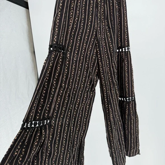 Black and Tan Wide Leg Pants with Crochet Inset - Picture 4 of 9